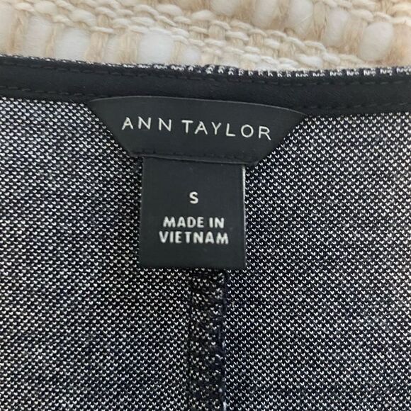 Ann Taylor Gray Plaid V-neck Top - Picture 4 of 5